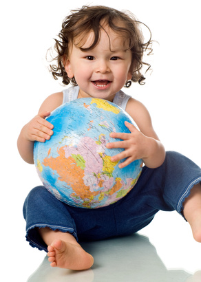 Baby with puzzle globe. © Anetta - Fotolia